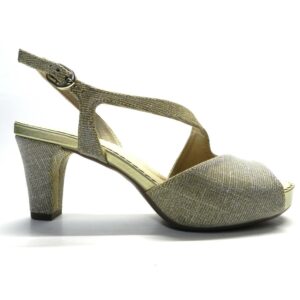 Sandalia  Plumers en tejido brillante dorado con plataforma y tacon de 5cm, plantilla muy confortable,para un vestir comodo.