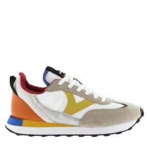 Zapatillas de la marca Victoria, modelo 11316100 en multicolor. Zapatillas deportivas multicolor en combinación de materiales y nylon y piezas efecto piel. Cómoda suela dentada antideslizante y cierre mediante cordones en color blanco.