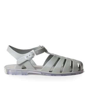 Sandalia de la marca Toni Pons, modelo Cuba en color verde. Sandalia estilo cangrejera de goma. Zapatilla resistente al agua en verde pastel con cierre de hebilla. 