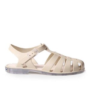 Sandalia de la marca Toni Pons, modelo Cuba en color beig. Sandalia estilo cangrejera de goma resistente al agua con cierre de hebilla.