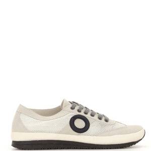 Zapatillas de la marca Aro, modelo Joaneta 3666 Chalk en color blanco con logo oscuro . Zapatillas deportivas de piel  y malla de PL microfibra. Modelo con suela de goma para mayor comodidad.