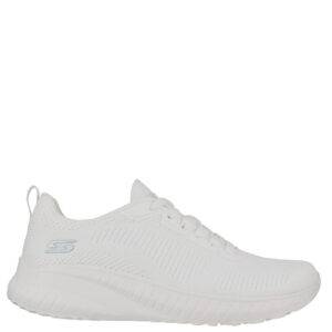 Zapatillas de la marca Skechers, modelo Bobs Sport Squad Chaos en color blanco. Zapatillas deportivas elaborada en knit de malla resistente. Plantilla con amortiguación Memory Foam. Media suela con absorción de impactos. Suela con tracción de goma flexible con cuña de 3 cm de altura.