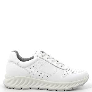 Zapatillas de la marca Imac modelo 557160 en color blanco. Zapatillas deportivas elaboradas en piel con perforaciones. Maxi suela de goma. Plantilla extraíble.