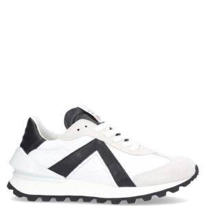 Zapatillas de la marca Another Trend modelo Fashion Trainer. Zapatillas deportivas elaboradas en piel y nylon. Detalles en contraste en negro. Suela dentada de goma y micro reciclada de 4 cm de altura. Plantilla de microfibra transpirable extraíble y logotipo en etiqueta de nylon en la lengüeta.