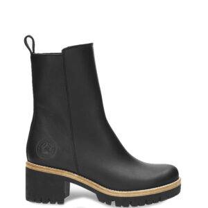 Bota de la marca Panama Jack modelo Polet en color negro. Bota elaborada en piel napa waterproof. Cierre de cremallera lateral. Forro interior de Piel. Plantilla anatómica extraíble. Suela de TPU flexible y resistente con tacón de 7.5 cm.
