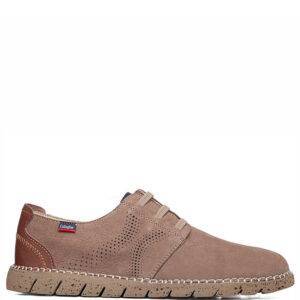 Zapato de la marca Callaghan modelo 43200 en color taupe. Zapato tipo blucher elaborado en piel de nobuck con detalle de panel trasero en piel a contraste de color. Suela extraligera. Planta acolchada, suela cosida con tecnología Adaptaction. Forro de tejido técnico transpirable y antibacteriano. Cordones elásticos.
