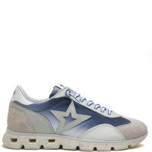 Zapatillas de la marca Cetti modelo C-1259 en Degrade Marino. Zapatilla deportiva elaborada en piel y textil. Plantilla acolchada. Suela de goma perforada de 3 cm de altura. Cierre con cordones elásticos.